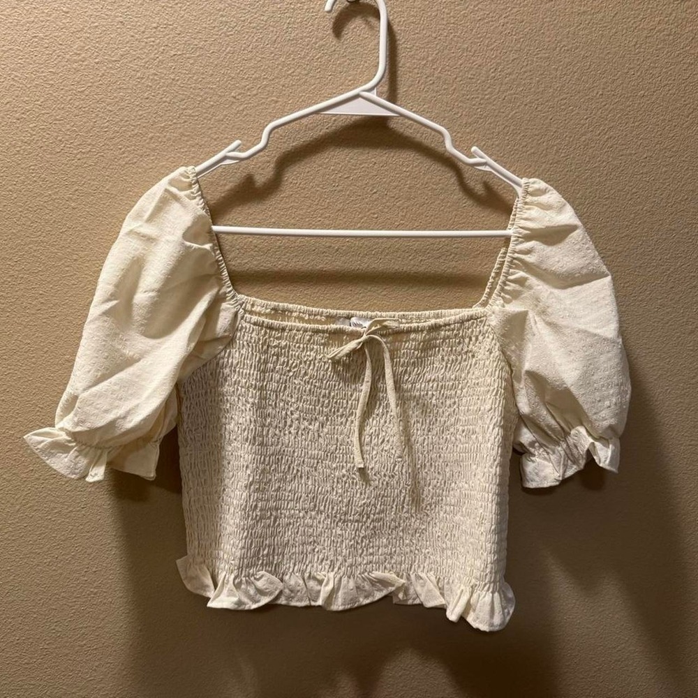 Lilou cream top with ruffled sleeve- XL NWT